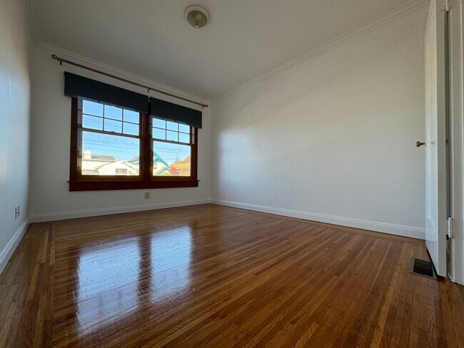 Building Photo - 511 Pomona Avenue