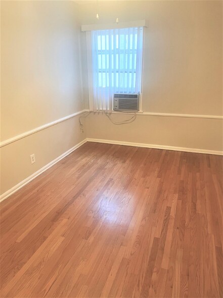 Building Photo - 225 S Gale Dr