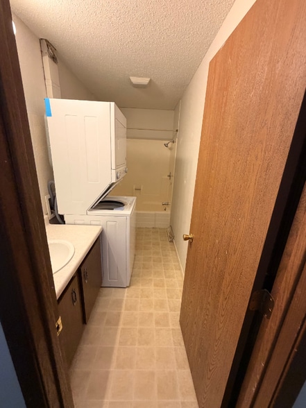 Building Photo - 1063 5th Ave NW