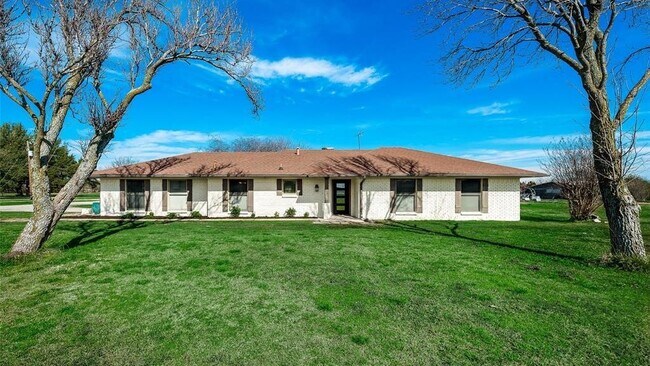 Building Photo - 16 Estates Rd