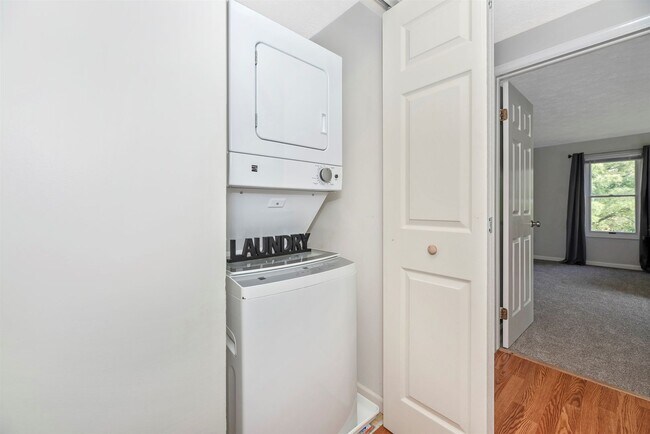 Building Photo - Condo Close to Downtown Frederick