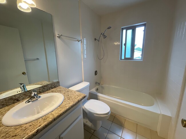 Building Photo - 2506 Levante St