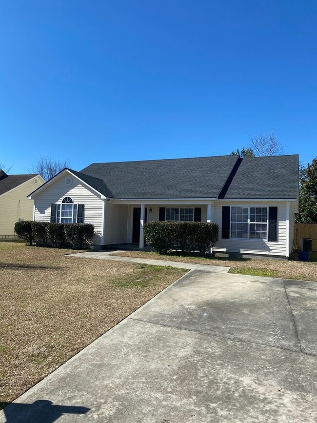 Building Photo - Spacious 3BR/2BA Home with Open Floor Plan, Granite Countertops & Fenced Backyard