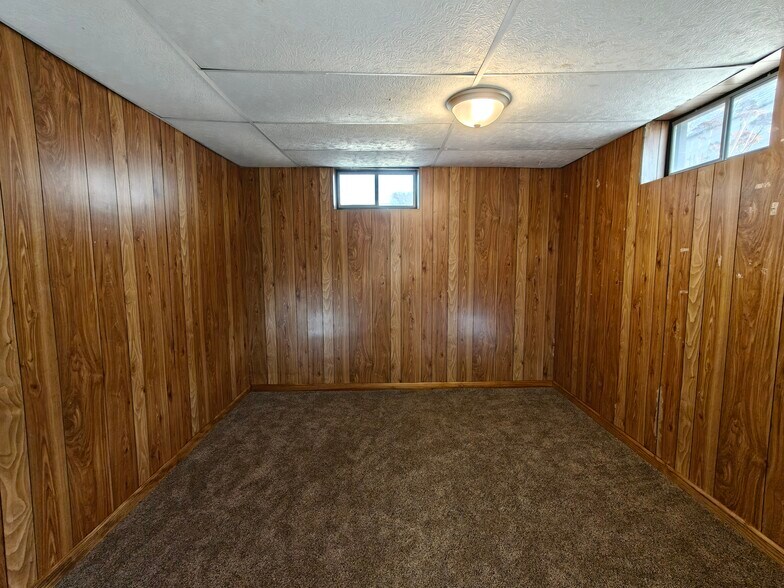 Building Photo - 2212 Bartlett Ave