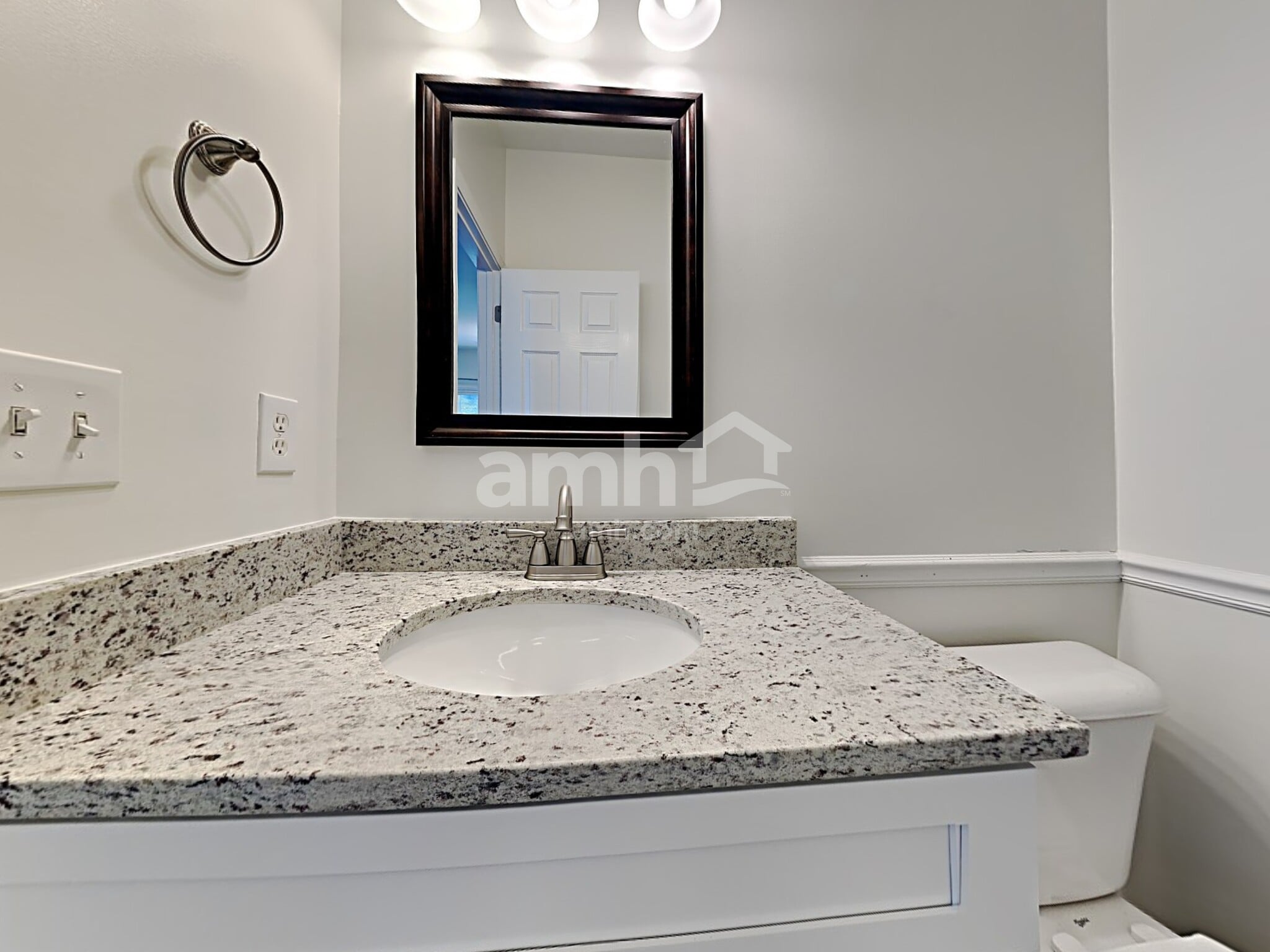 Building Photo - 2414 Thoreau St