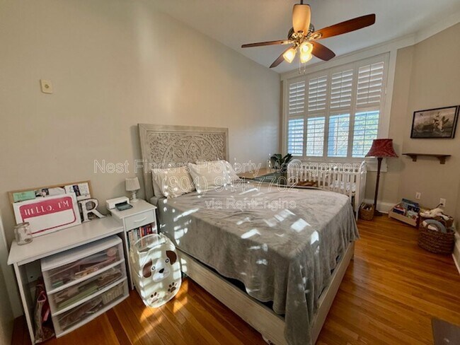 Building Photo - 2525 College St