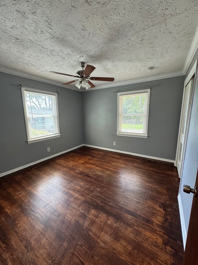 Building Photo - 4011 Longwood Dr