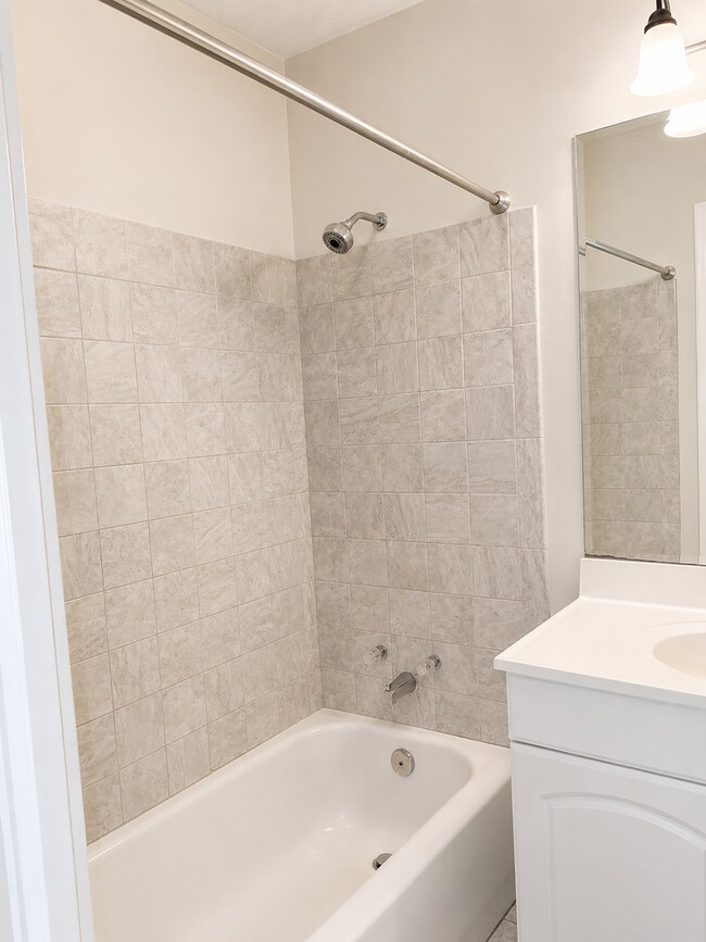 Building Photo - Beautiful 3BR/2BA Home with Large Yard & Outdoor Deck | Northeast Jackson