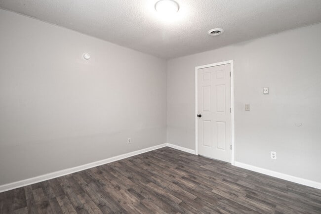 Building Photo - 5-405 Thompsonville Ln