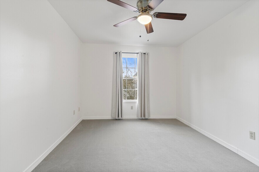 2nd upstairs bedroom - 2205 Audubon Trce