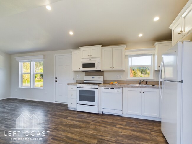 Building Photo - 2368 Salmon River Hwy