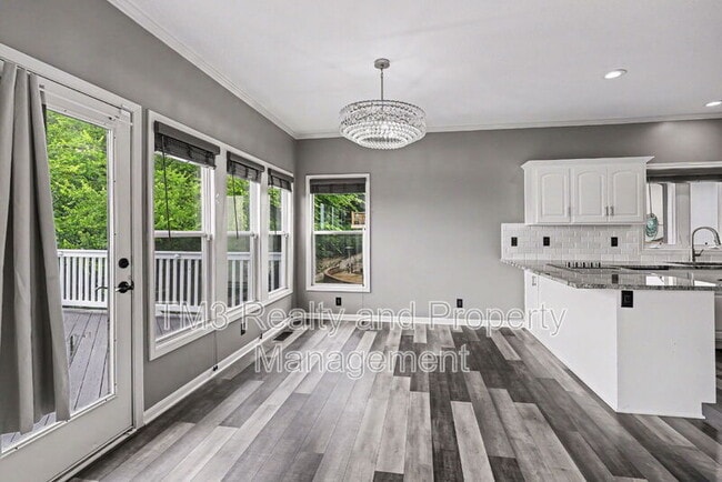 Building Photo - 5605 NE Coral Dr