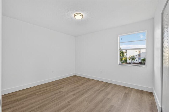 Building Photo - 2465 SW 18th Ave