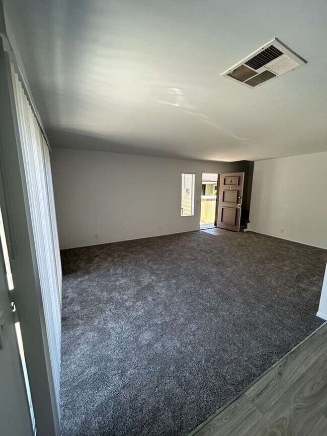 Building Photo - Spacious Renovated 3 bedroom/2 bath townhome in Paradise Hills! Move in Ready! $3,095