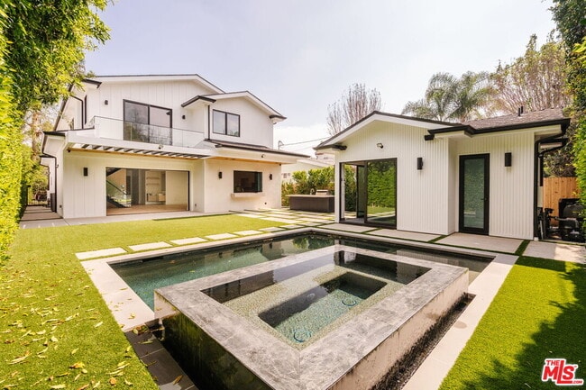 Building Photo - 4087 Kraft Ave