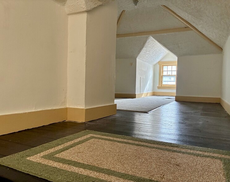 Building Photo - 42 Primrose St