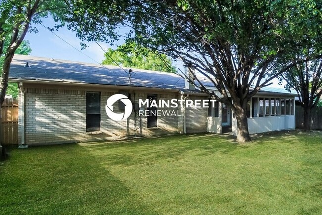 Building Photo - 3 Bedroom Pet-Friendly Home in WATAUGA, TX with Main Street Renewal