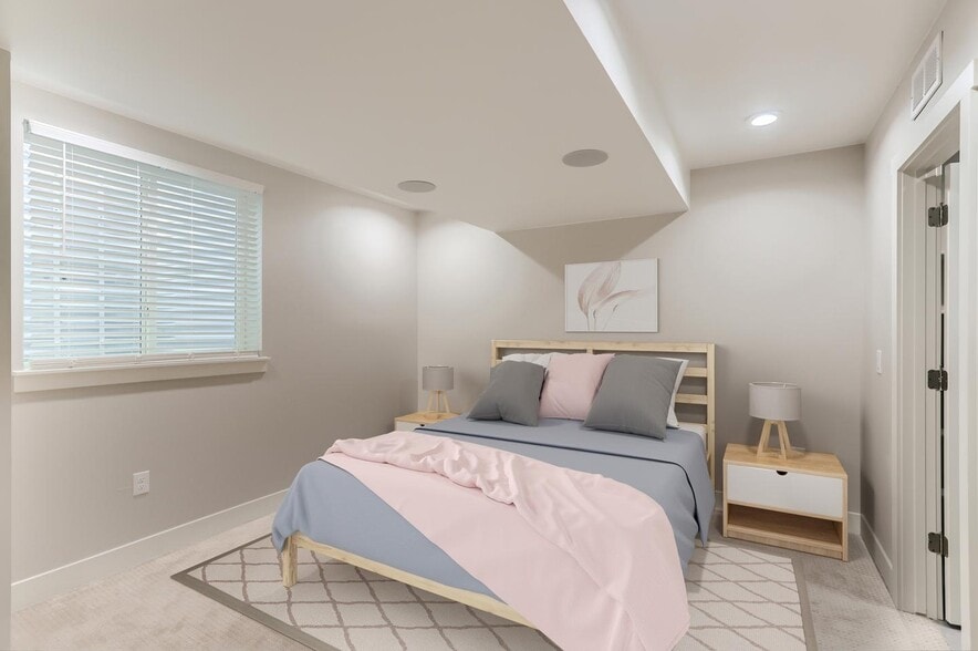 Building Photo - Exquisite Lincoln Park townhouse near 10th & Osage Station