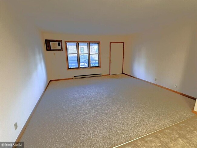 Building Photo - 780 Main St