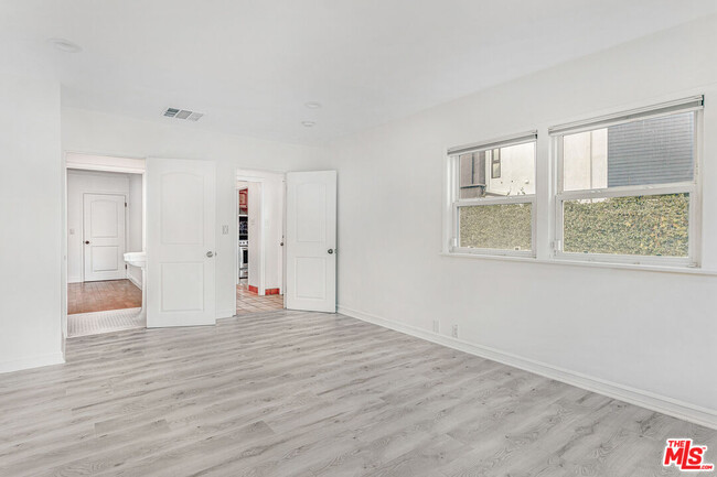 Building Photo - 409 N Kilkea Dr
