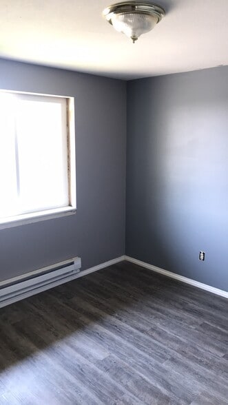 Building Photo - 844 Moccasin Ln