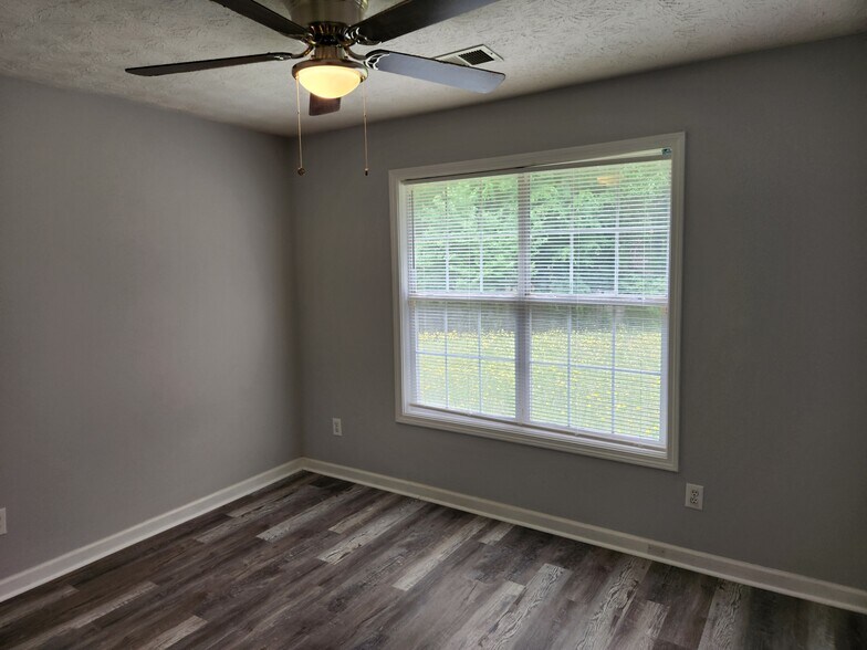 Building Photo - 482 Grove Hill Dr