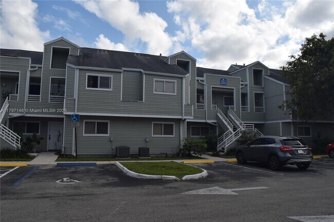 Primary Photo - 3453 NW 44th St