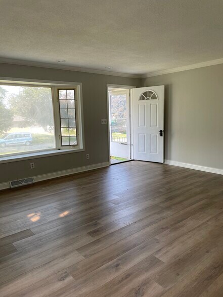 Building Photo - 2813 Hull Ave