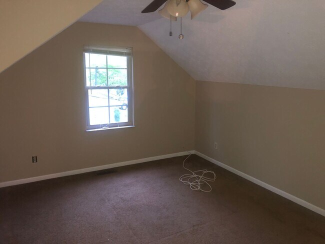 Building Photo - Charming 4-Bedroom Cape Cod Home in Knoxville