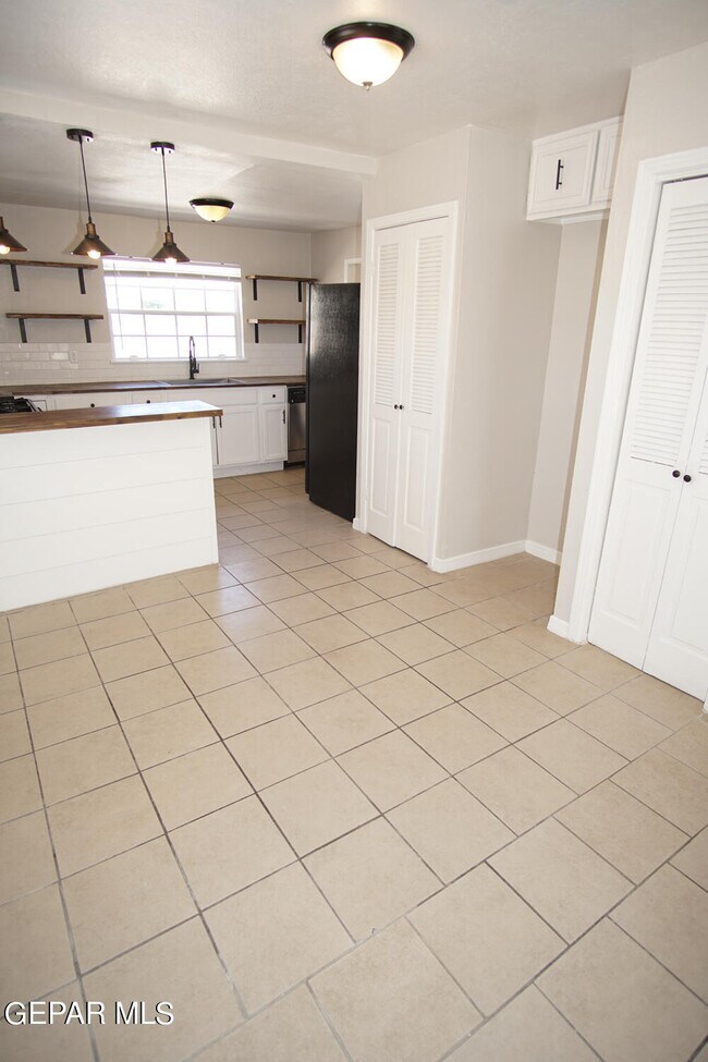 Building Photo - 3817 Thomason Ave