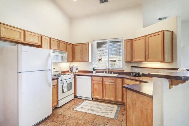 Building Photo - 115 Espinosa Rd