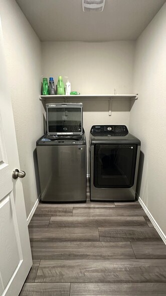 Building Photo - 2518 Merganser Dr