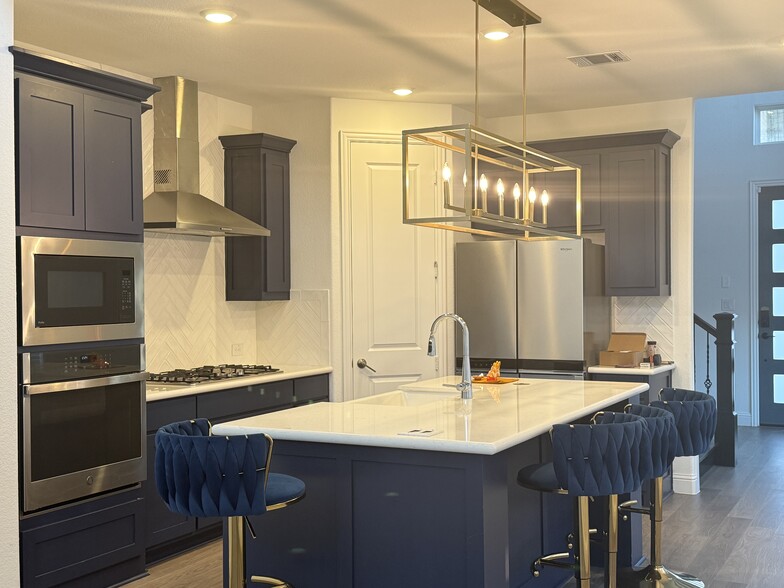 Building Photo - 701 Harmony Trl