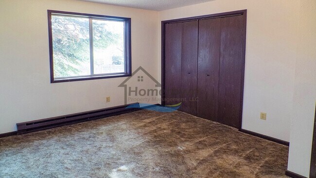 Building Photo - 3 Bed 1.5 Bath with Garage & Fenced Yard