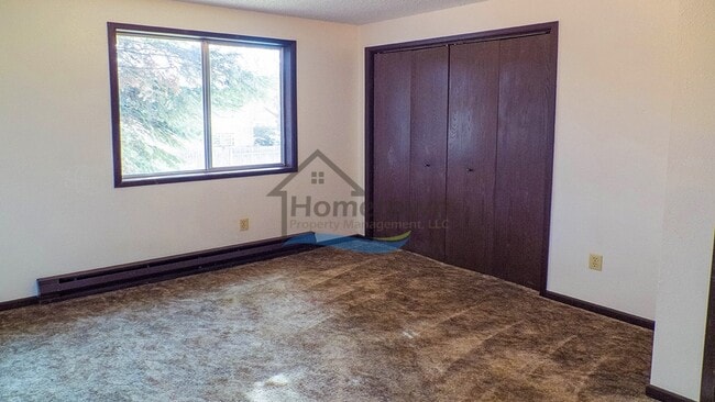 Building Photo - 3 Bedroom 2 Bathroom Home with Attached Ga...