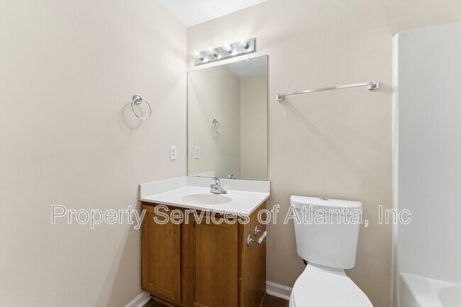 Building Photo - 2088 Manhattan Pkwy