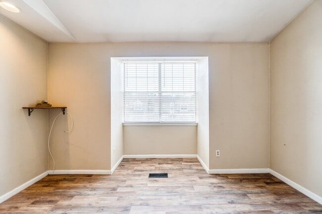 Building Photo - 1864 Abbotsbury Way