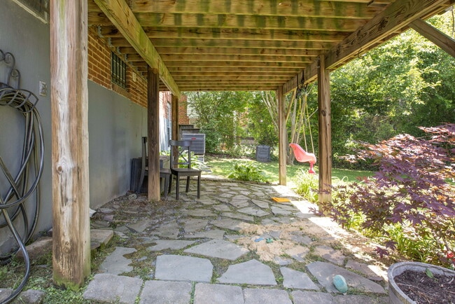 Building Photo - 2509 Crest Ave