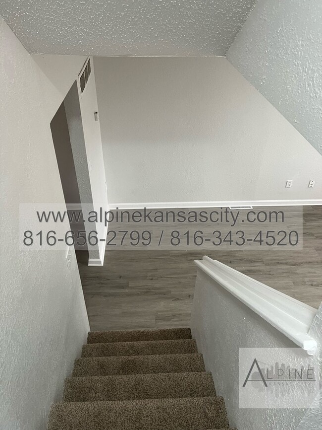 Building Photo - Updated Duplex, Fort Osage School District