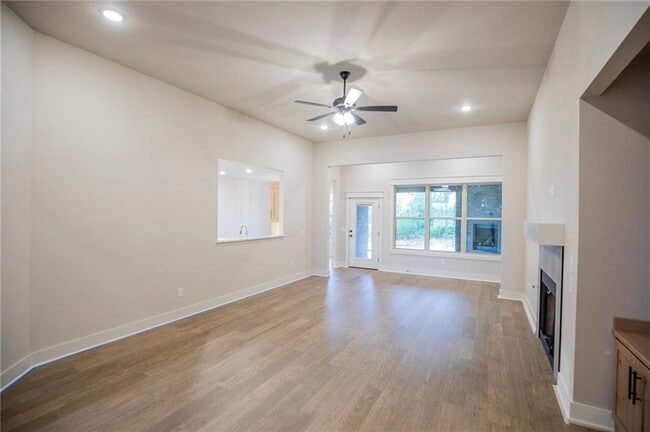 Building Photo - 1371 Padova Ave