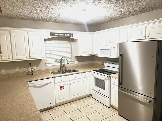 Building Photo - 2 Bedroom 1.5 Bath Near Navy Base