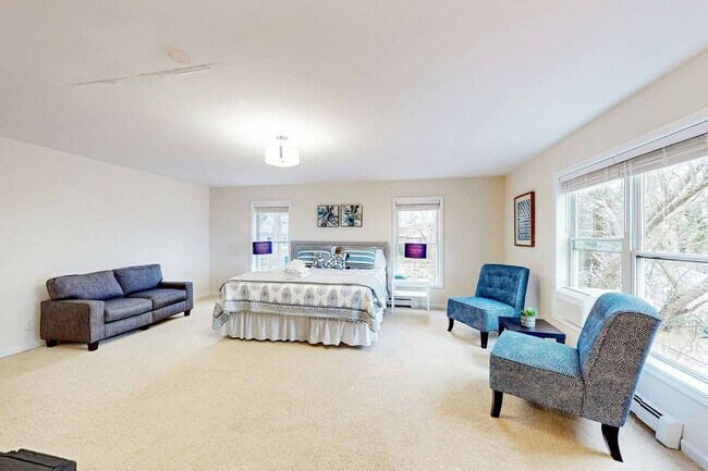 Building Photo - Large 4Br 2 1/2Ba Modern Home in Falmouth ...