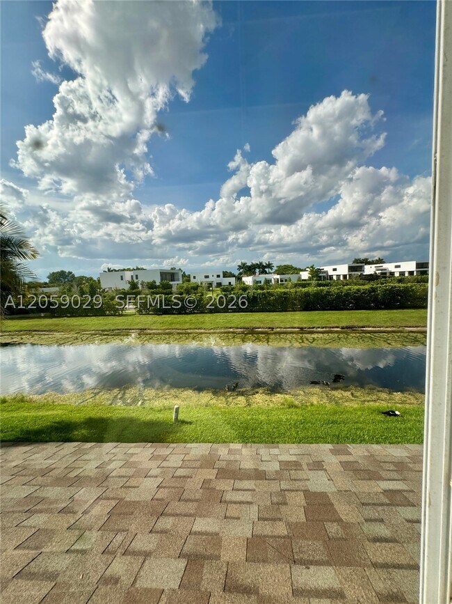 Building Photo - 16743 Hemingway Dr