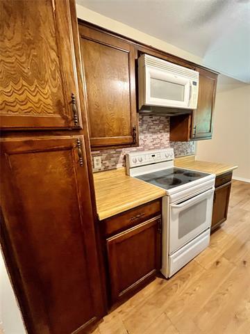 Building Photo - 5701 Willow Elm Dr