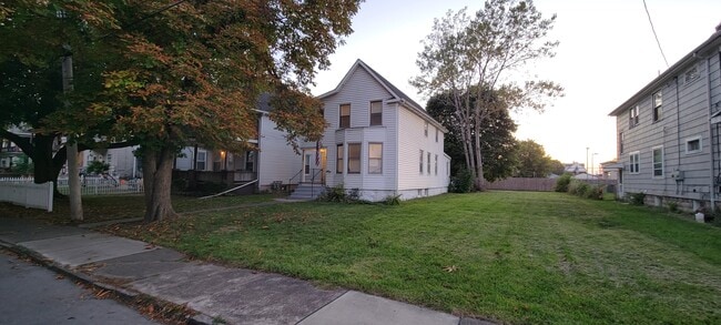 Building Photo - 628 25th St