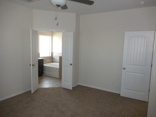 Building Photo - 1100 Summer Night Pl