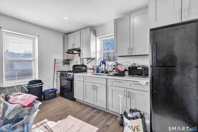 Building Photo - 1472 Baldwin St