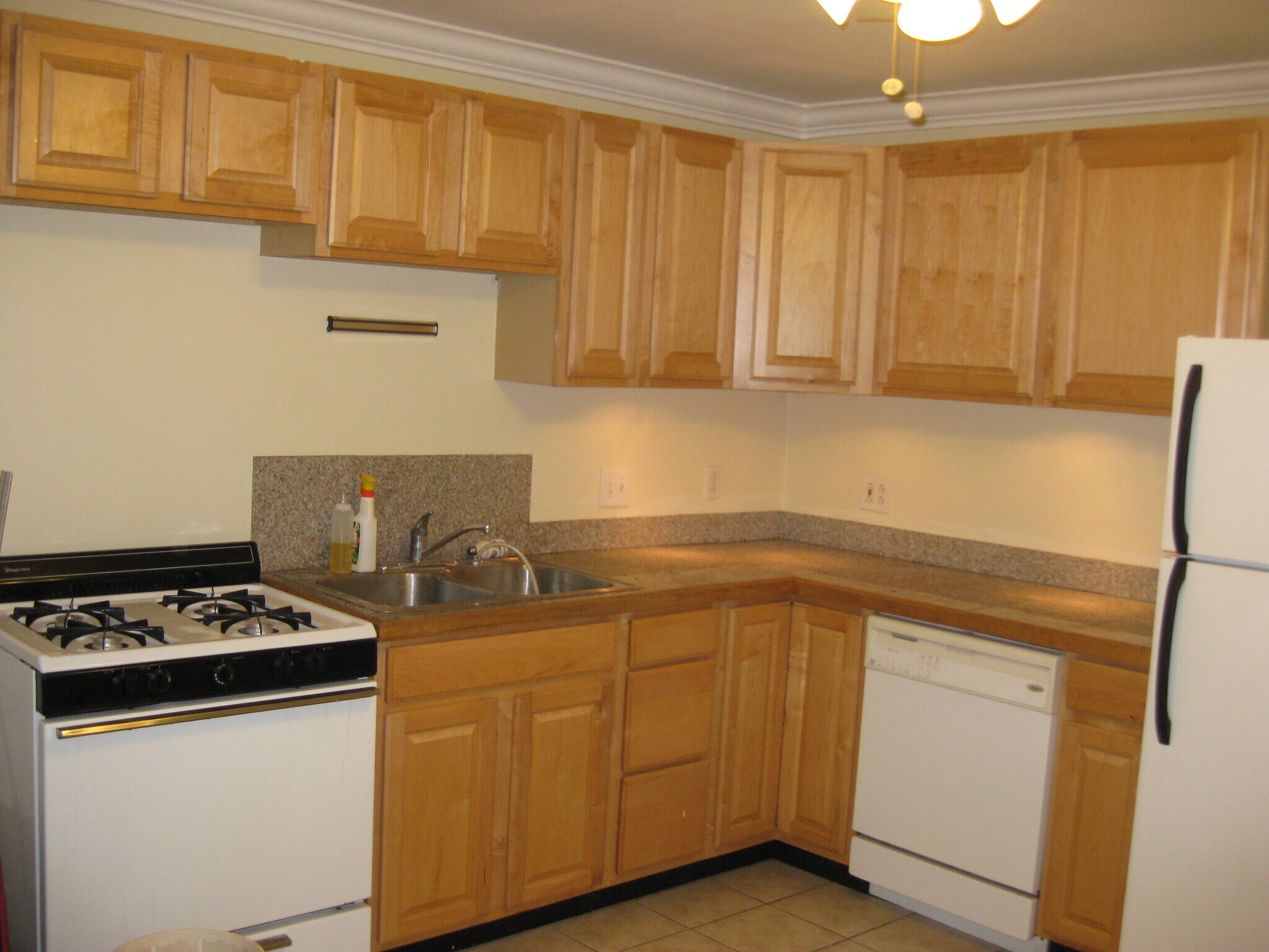Building Photo - 54 Hartsen St