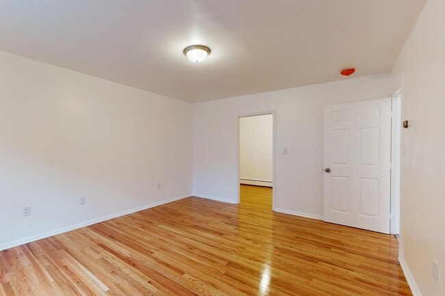 Building Photo - 604 4th St