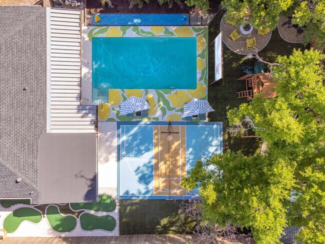 Building Photo - 84 21st Terrace SE